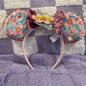 Boxlunch exclusive Pink floral Spring time Minnie Ears